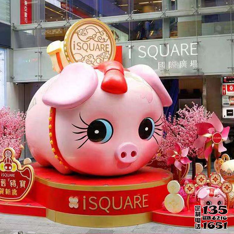 商場(chǎng)門(mén)口大號(hào)粉色呆萌玻璃鋼卡通豬雕塑 商場(chǎng)門(mén)口大號(hào)粉色呆萌玻璃鋼卡通豬雕塑